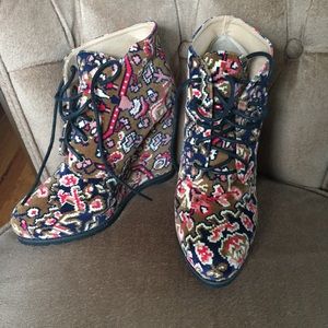 Urban Outfitters bohemian velvet shoe